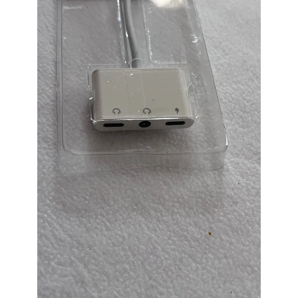 3 in 1 iPhone Adapter Dual Lightning + DC3.5 Audio and Charge Splitter White